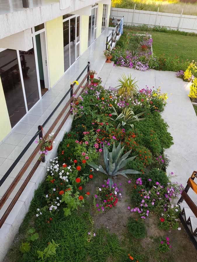 Гостевой дом Lana Пицунда-7